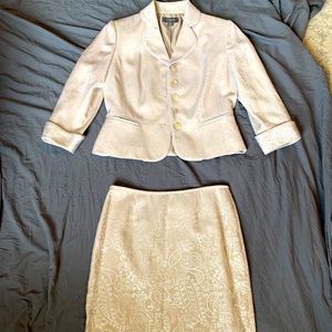 🍀ONE DAY SALE🍀Liz Claiborne gold tone suit 6